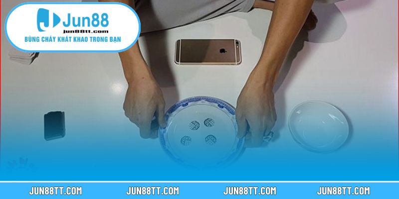 Dấu hiệu nhận biết trò xóc đĩa bịp và cách phòng tránh